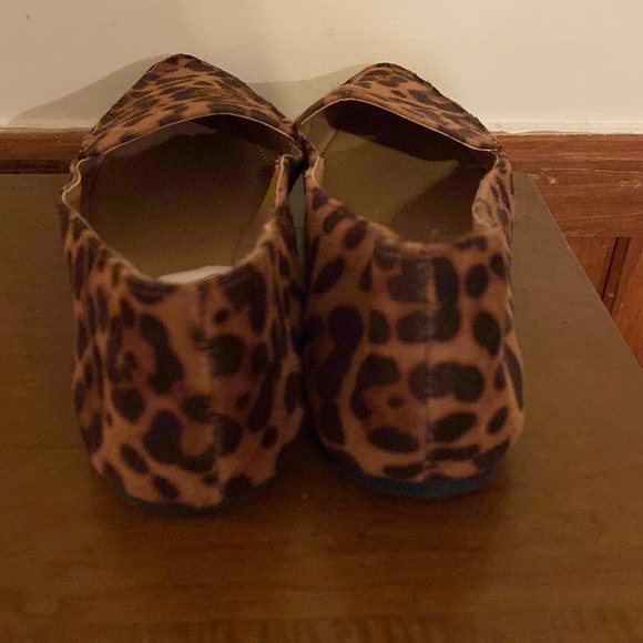 A New Day “Micah" Leopard Print Pointed Toe Closed Loafers - Picture 3 of 5